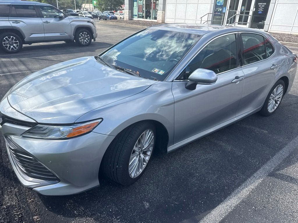 Used 2018 Toyota Camry XLE FWD image 2