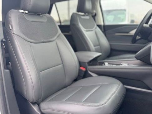 Used 2026 Ford Explorer Active w/ Active Comfort Package image 32