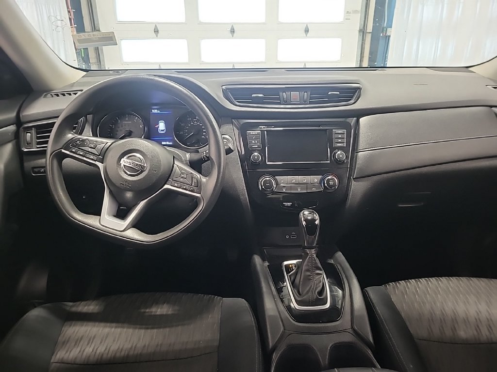 Used 2018 Nissan Rogue SV AWD/4WD image 4