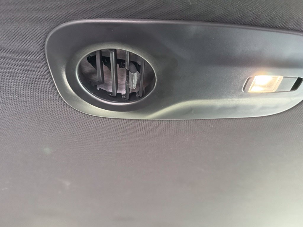 Used 2025 Chrysler Pacifica Select FWD image 9