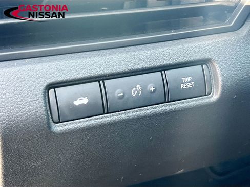 Used 2024 Nissan Altima 2.5 SV image 13