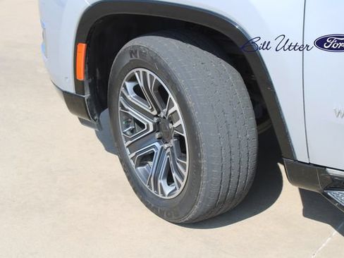 Used 2022 Jeep Wagoneer Series III w/ Convenience Group I AWD/4WD image 9