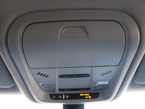 Used 2020 Chevrolet Blazer LT image 50