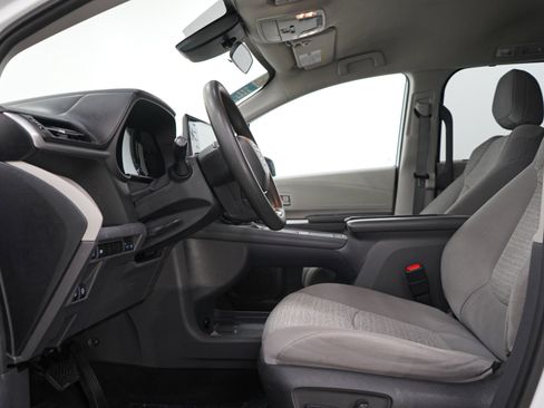 Used 2022 Toyota Sienna LE FWD image 23