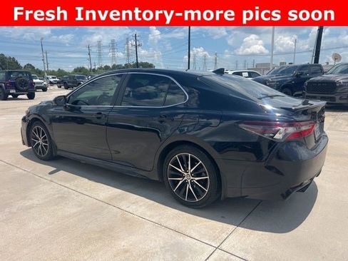 Used 2023 Toyota Camry SE FWD image 5