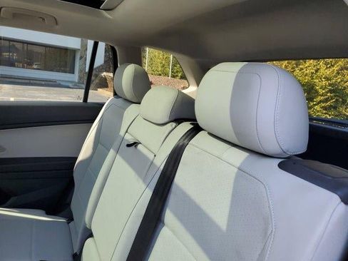 Used 2021 Volkswagen Tiguan SE image 9