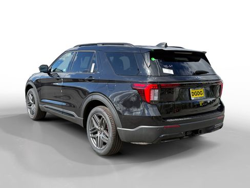 New 2026 Ford Explorer ST-Line w/ ST-Line Street Pack AWD/4WD image 3