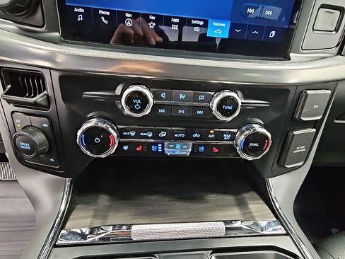 Used 2024 Ford F150 Lariat image 19