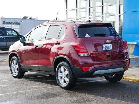 Used 2022 Chevrolet Trax LT w/ LT Convenience Package image 5