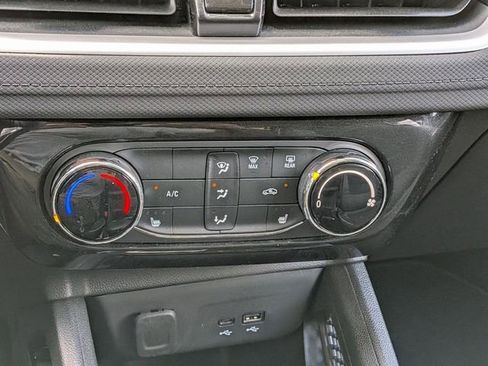 Used 2026 Chevrolet TrailBlazer LT w/ LT Cold Weather Package FWD image 25