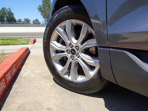 Used 2024 Ford Edge Titanium image 8