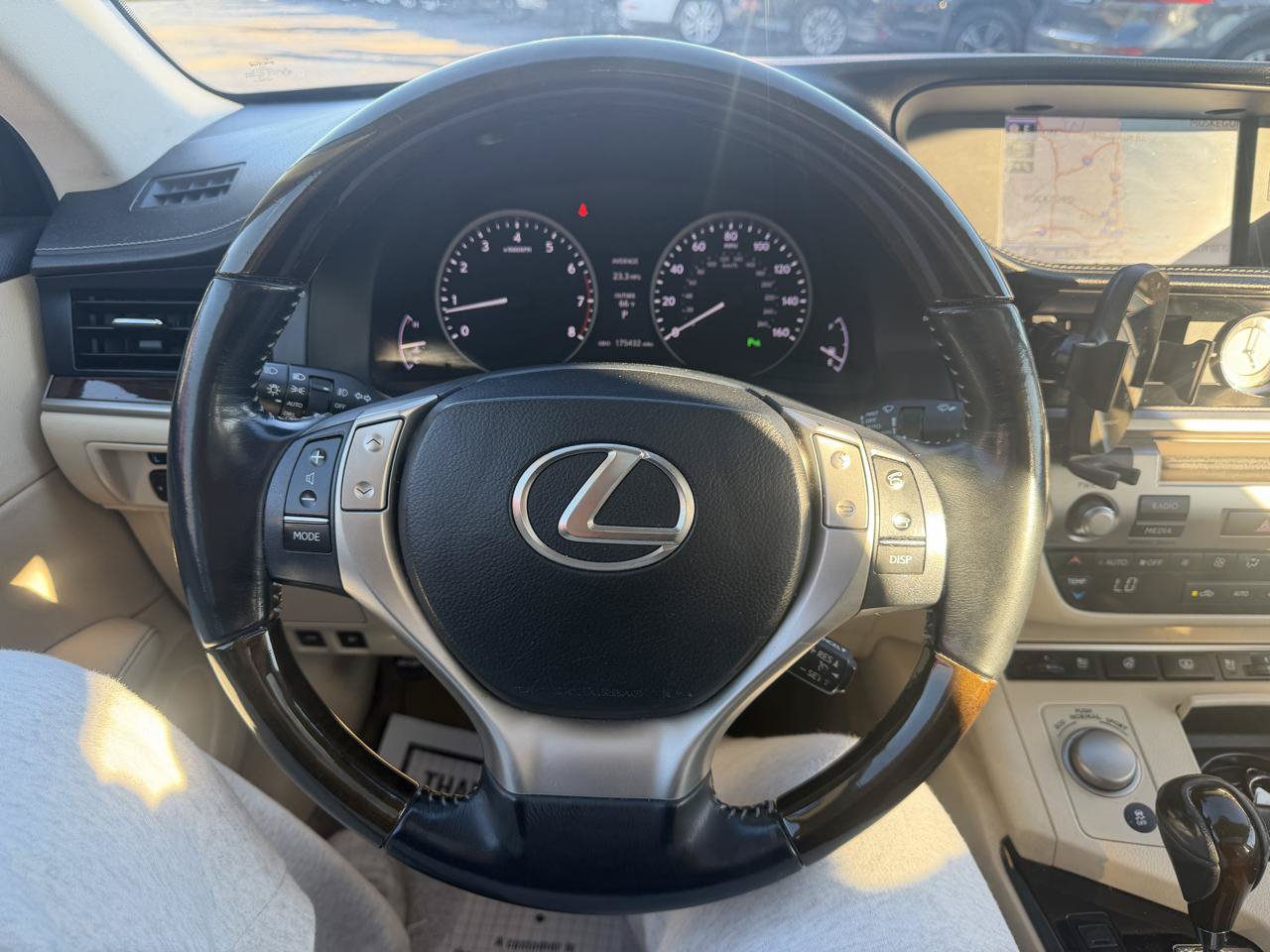 Used 2014 Lexus ES 350 w/ Luxury Package FWD image 19
