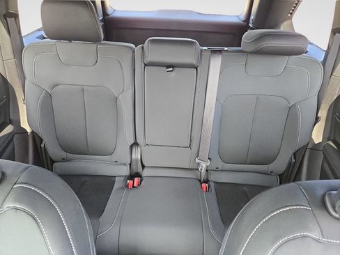Used 2025 Jeep Grand Cherokee Laredo w/ Luxury Tech Group I AWD/4WD image 31