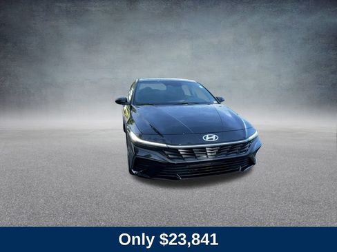 Used 2025 Hyundai Elantra Sport image 4