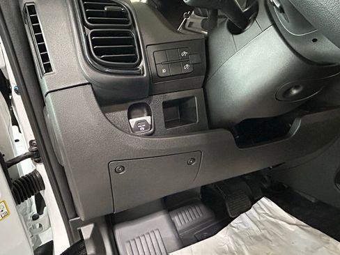 Used 2025 RAM ProMaster 2500 w/ Convenience Group image 18