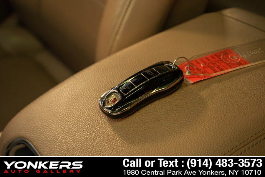 Used 2021 Porsche Cayenne AWD/4WD image 30