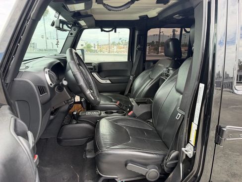 Used 2016 Jeep Wrangler Unlimited Sahara w/ Max Tow Package AWD/4WD image 5