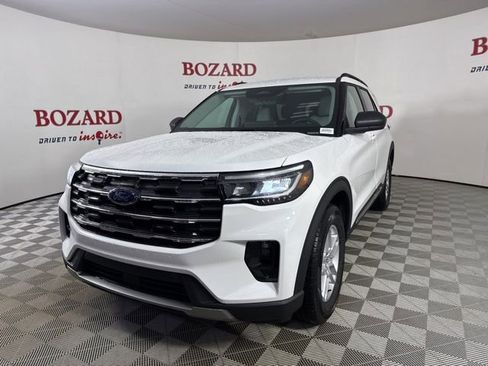 New 2025 Ford Explorer Active w/ Active Comfort Package image 4