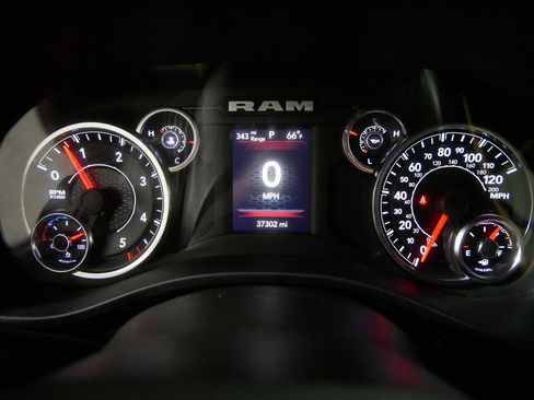 Used 2023 RAM 1500 Big Horn AWD/4WD image 35