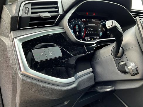 Used 2024 Audi Q3 2.0T Premium image 35