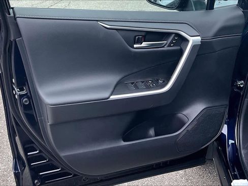 New 2025 Toyota RAV4 Limited image 10