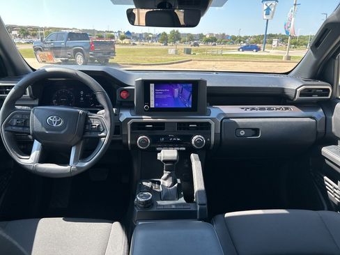 Used 2025 Toyota Tacoma TRD Off-Road image 10