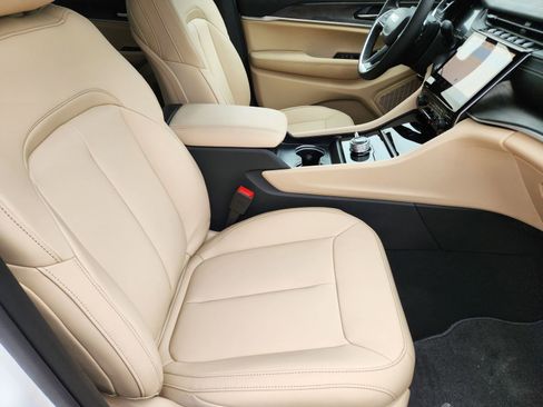 New 2025 Jeep Grand Cherokee L Limited w/ Trailer Tow Package image 14