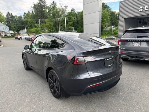 Used 2024 Tesla Model Y 2WD image 8