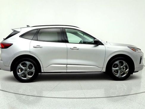 Used 2024 Ford Escape ST-Line w/ Cold Weather Package FWD image 4