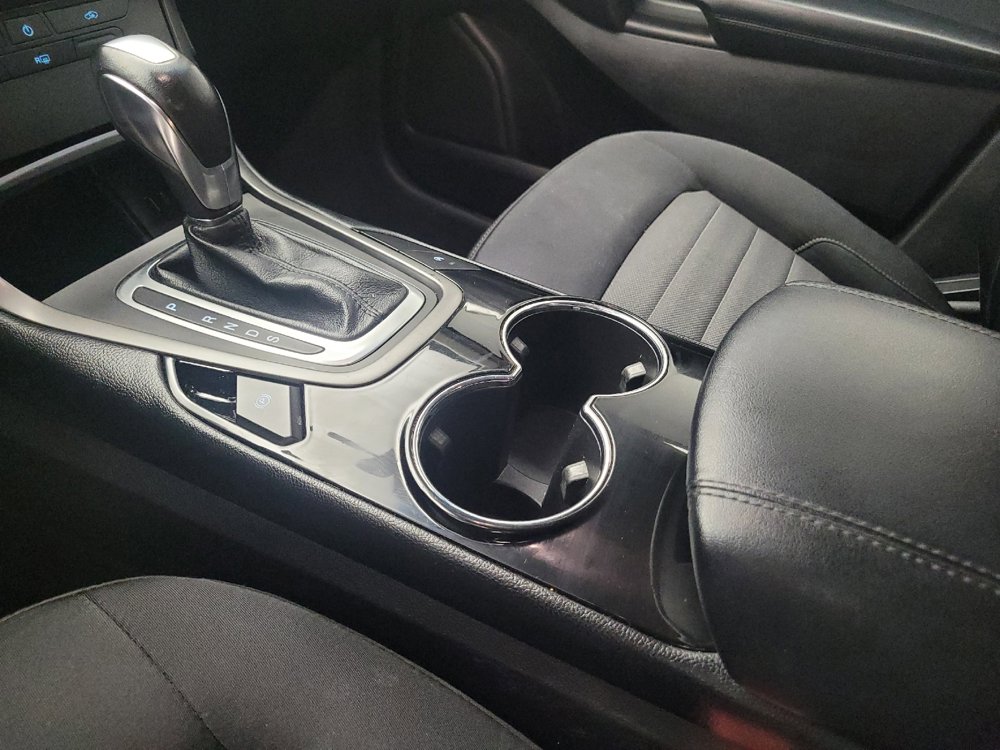 Used 2018 Ford Edge SE FWD image 26