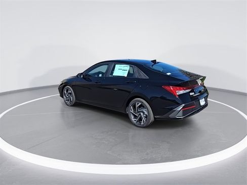 New 2025 Hyundai Elantra SEL image 6