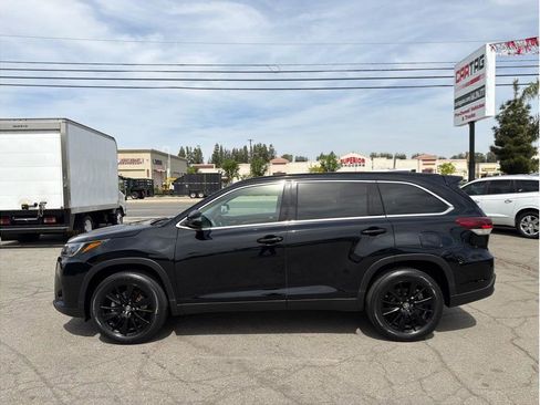 Used 2019 Toyota Highlander SE image 19