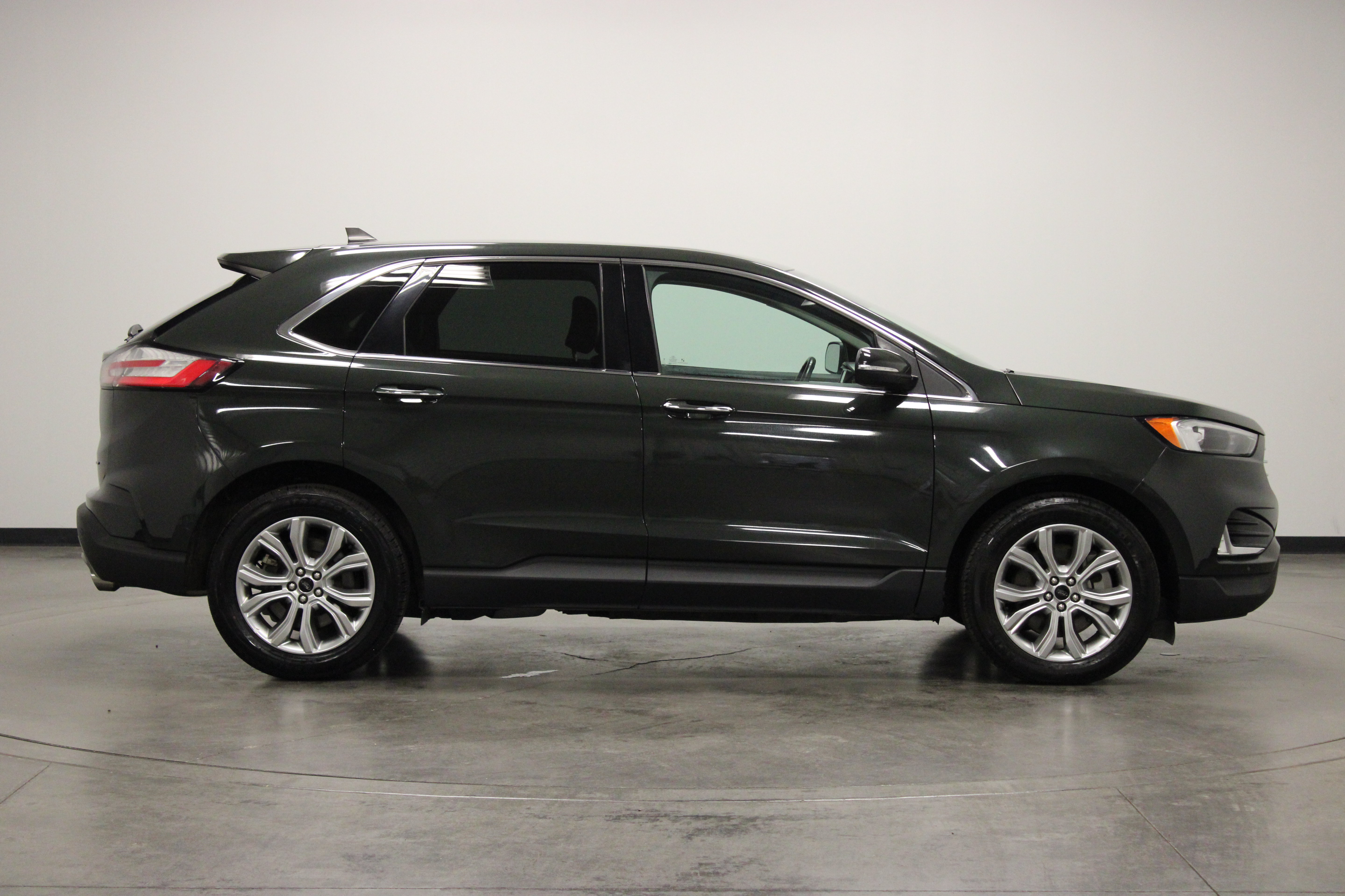 Used 2024 Ford Edge Titanium AWD/4WD image 9