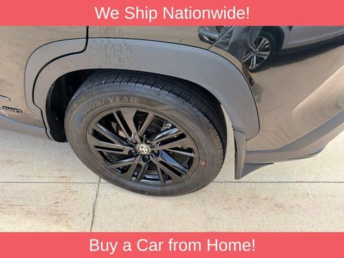 Used 2024 Toyota Corolla Cross AWD Hybrid w/ Moonroof Package image 32