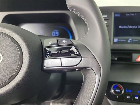 Used 2025 Hyundai Elantra Sport image 29