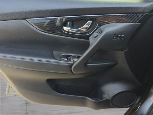 Used 2018 Nissan Rogue SL w/ Premium Package image 12