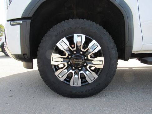 Used 2025 GMC Sierra 2500 Denali w/ Denali Reserve Package AWD/4WD image 9