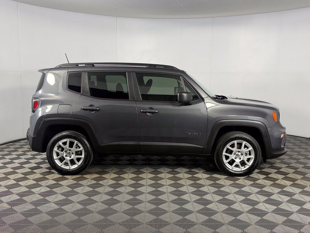 Used 2022 Jeep Renegade Latitude AWD/4WD image 5