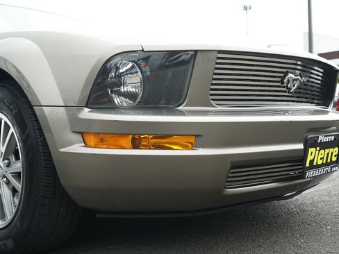 Used 2005 Ford Mustang Premium RWD image 26