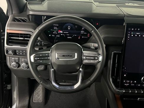 Used 2025 GMC Yukon XL Denali image 13