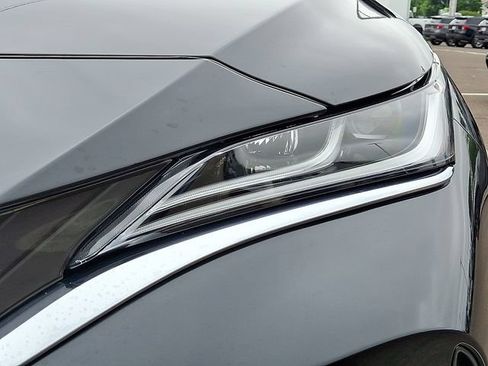 Used 2023 Toyota Venza Limited AWD/4WD image 9