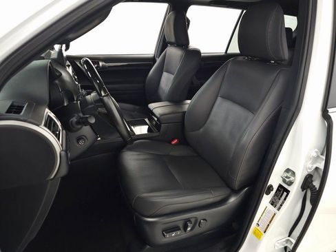 Used 2023 Lexus GX 460 Premium w/ Premium Package image 16