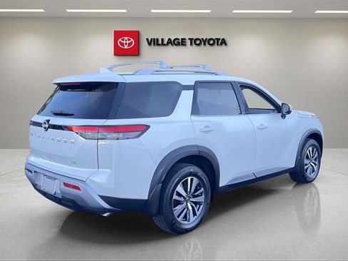 Used 2024 Nissan Pathfinder SL image 5