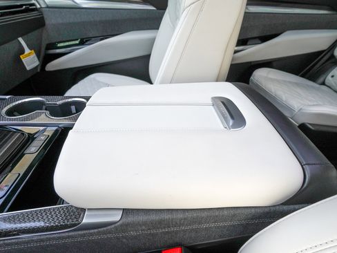 Used 2026 Cadillac Escalade V w/ LPO, ONYX Package image 30