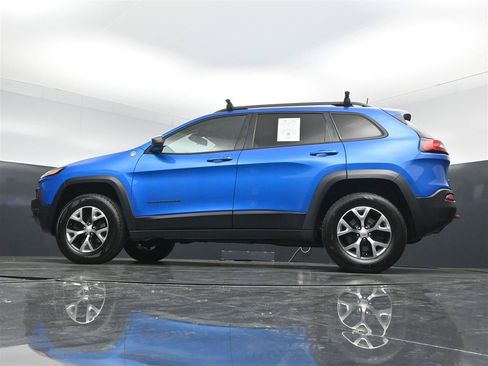 Used 2018 Jeep Cherokee Trailhawk w/ Cold Weather Group AWD/4WD image 36