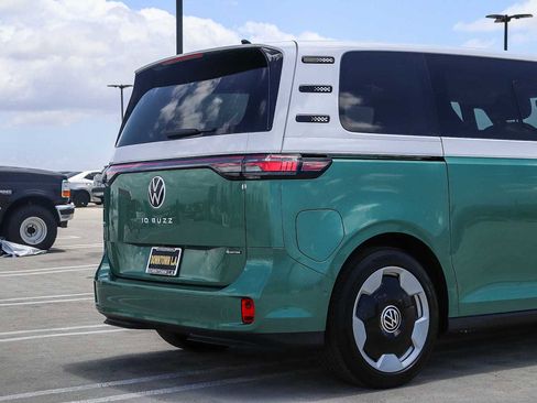New 2025 Volkswagen ID. Buzz Pro S Plus AWD/4WD image 9