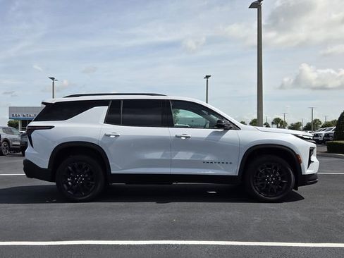 Used 2026 Chevrolet Traverse LT w/ Midnight/Sport Edition FWD image 7