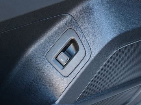 Used 2020 Volkswagen Atlas Cross Sport SE w/ Towing Package image 20