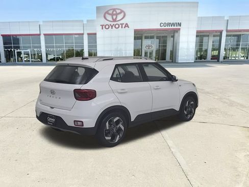 Used 2025 Hyundai Venue SEL FWD image 17