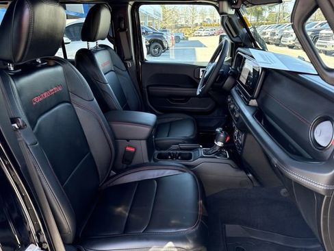 Used 2025 Jeep Wrangler Unlimited Rubicon w/ Technology Group image 29